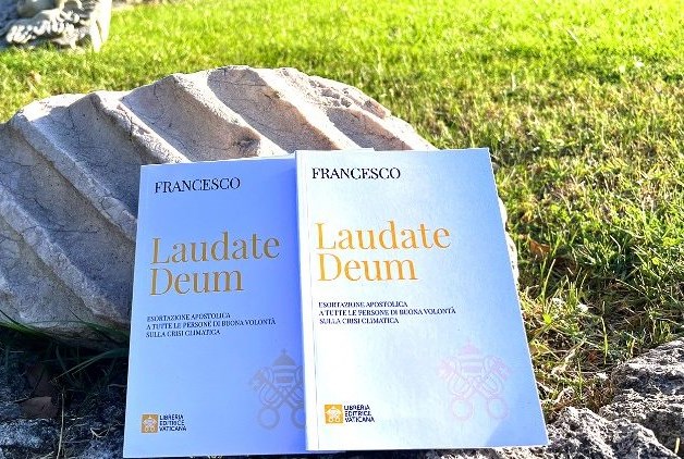 Laudate deum